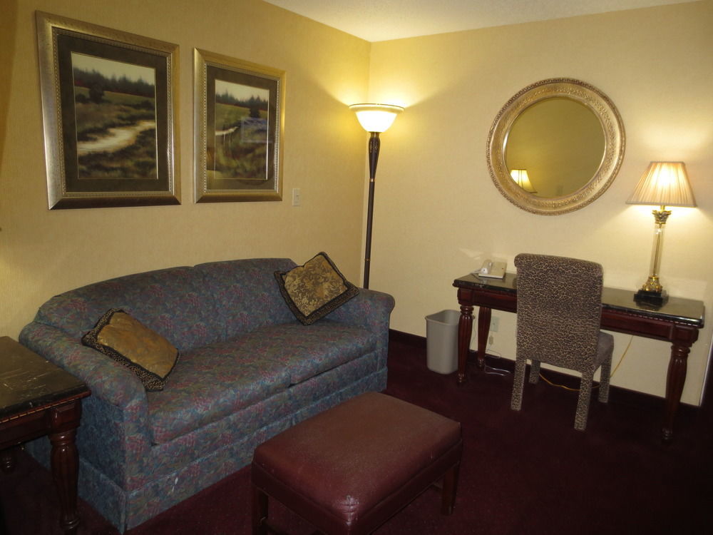 Roosevelt Inn & Suites Saratoga Springs Ballston Spa Εξωτερικό φωτογραφία