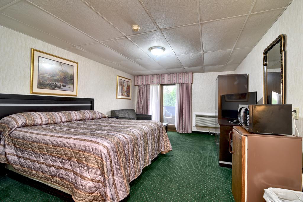 Roosevelt Inn & Suites Saratoga Springs Ballston Spa Εξωτερικό φωτογραφία